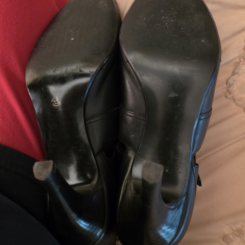 Black Ankle Boots with Classic Design - Picture 3 of 5